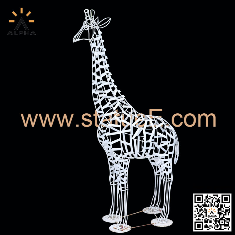 metal giraffe statue